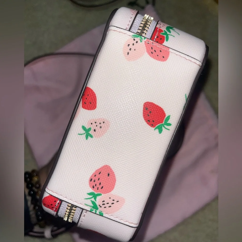 Kate spade strawberry collection very very rare vanity purse - Picture 3 of 8
